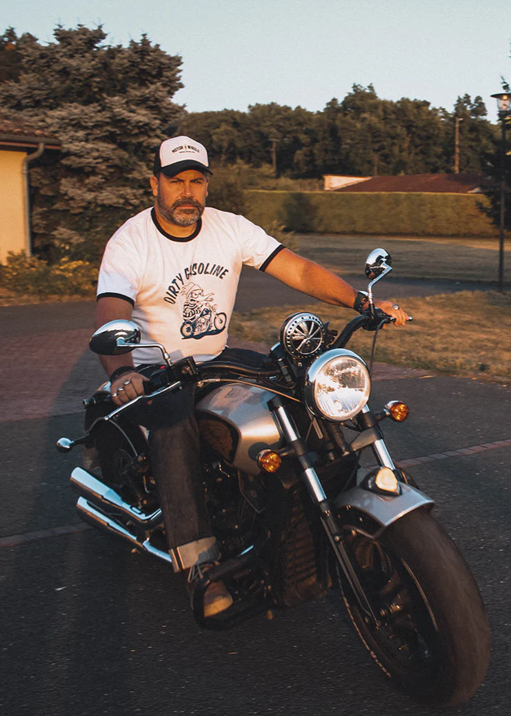 T-shirt "Dirty Gasoline" — L’esprit rebelle façon cartoon biker – Image 3