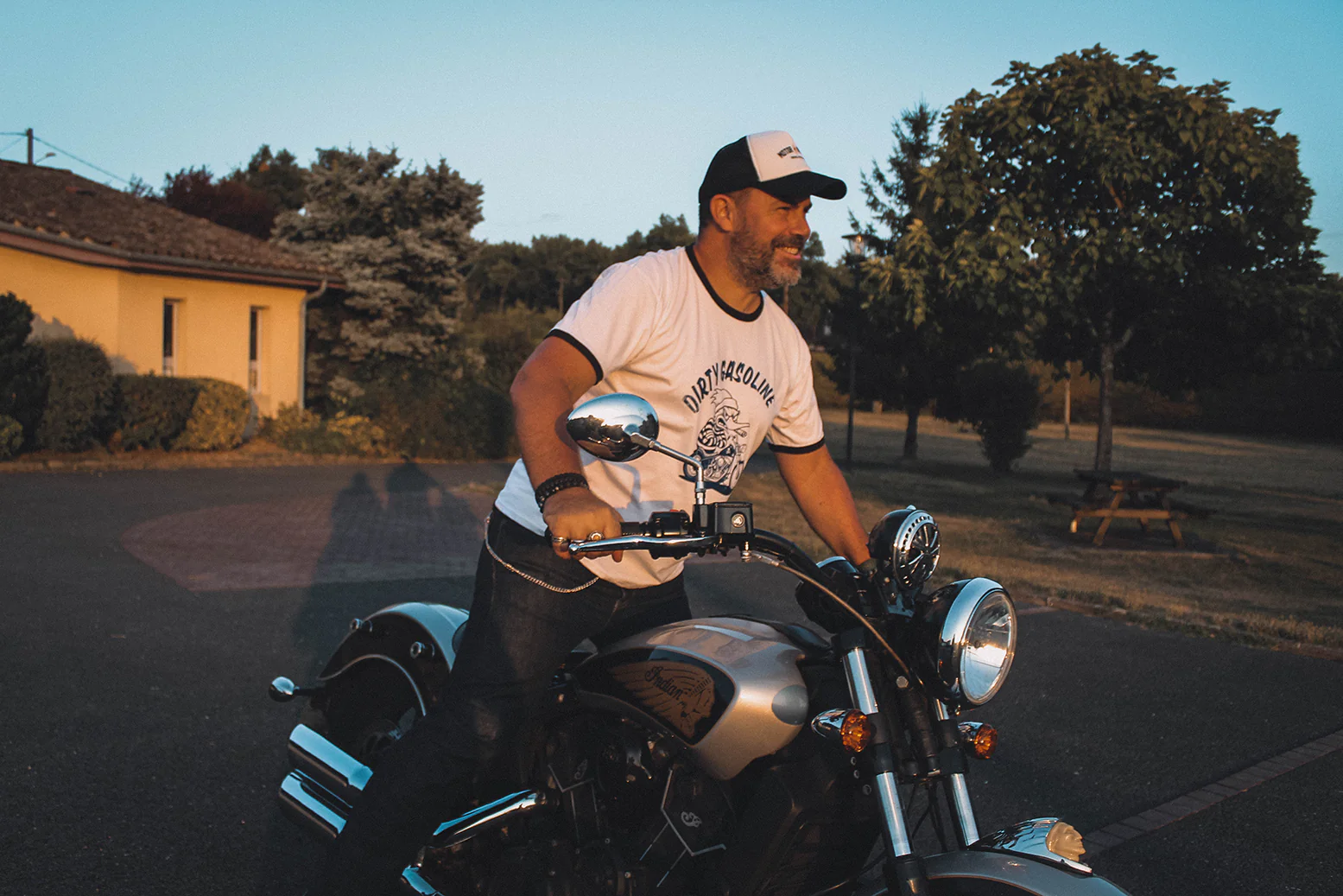 T-shirt "Dirty Gasoline" — L’esprit rebelle façon cartoon biker – Image 4