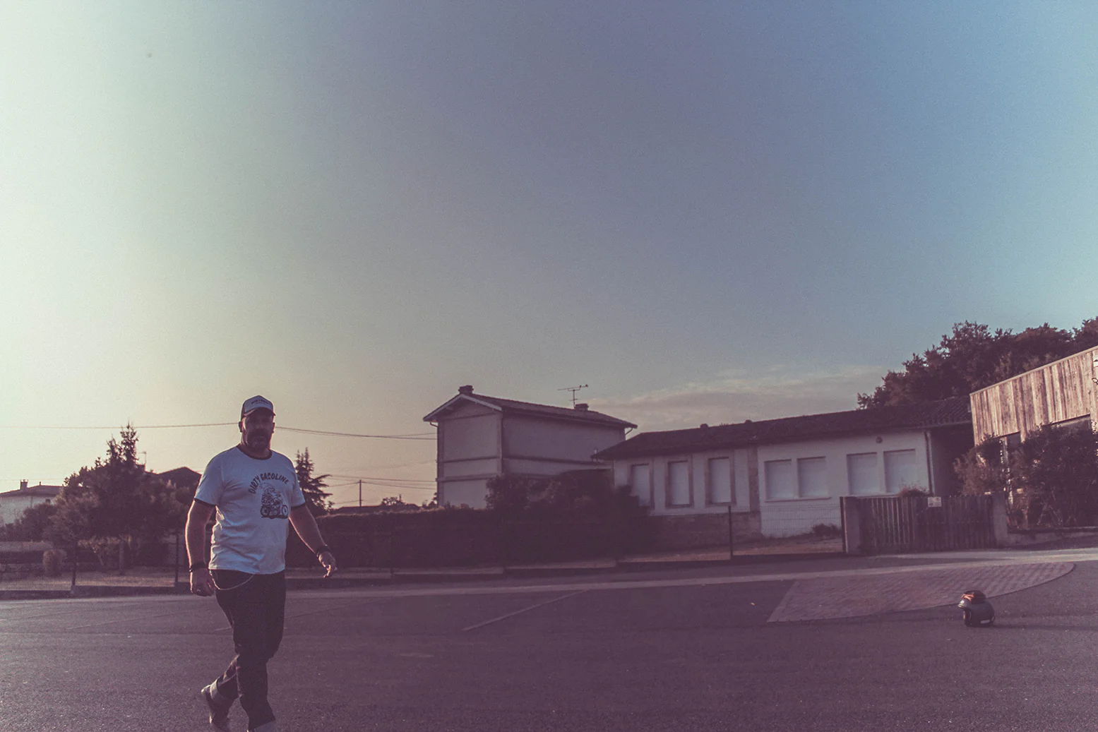 T-shirt "Dirty Gasoline" — L’esprit rebelle façon cartoon biker – Image 5